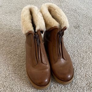 UGG Caleigh Zip-Front Leather & Shearling-Lined Wedge Boots Sz 5 Style# 1012438